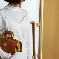 Damska skórzana torebka z zamkiem na klucz "Lady Brunelleschi" 120/N