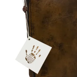 Listonoszka męska ze skóry garbowanej roślinnie i ręcznie gąbką. Brązowy