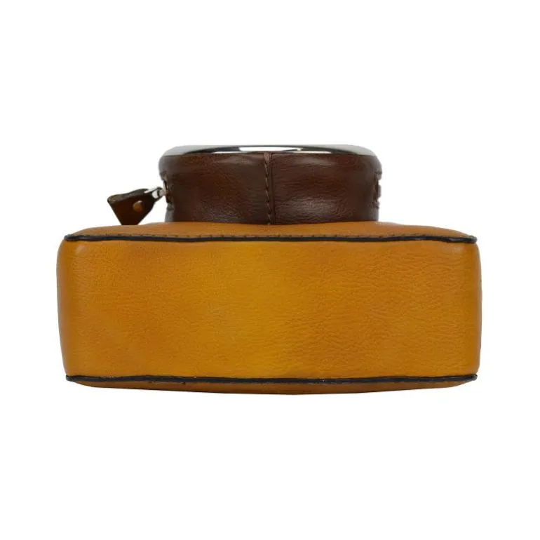 Mała listonoszka ze skóry wykonana na wzór aparatu fotograficznego. B444P