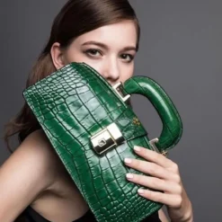 Mała torebka skórzana z tłoczonym wzorem "Lady Brunelleschi" K120/N