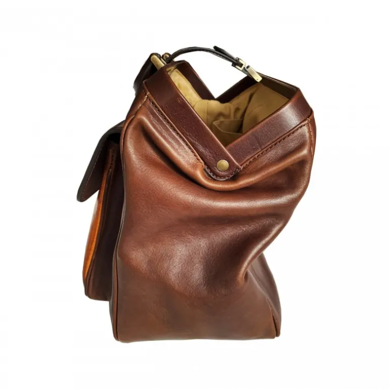 Skórzana torba lekarska z pocztówką