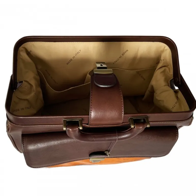 Skórzana torba lekarska z pocztówką