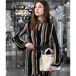 Zgrabna, wspaniale zaprojektowana skórzana torebka  "Vittoria Colonna" R153