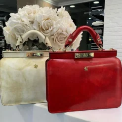 Zgrabna, wspaniale zaprojektowana skórzana torebka  "Vittoria Colonna" R153